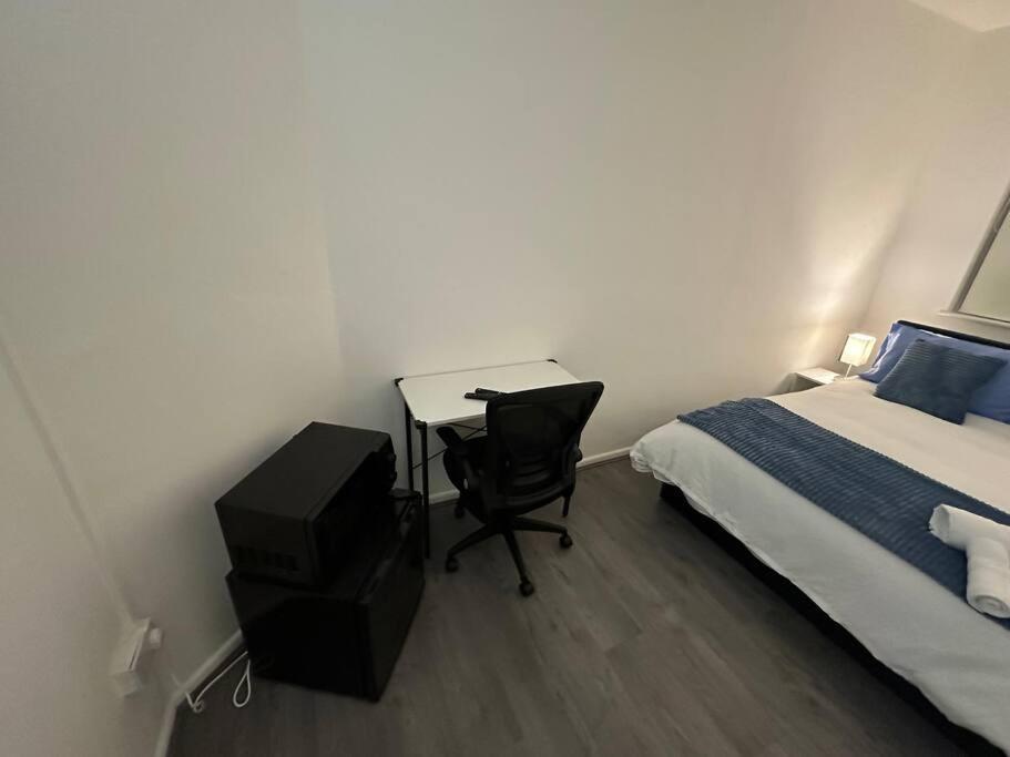 Small Cozy Private Bedroom Zone1 Londyn Zewnętrze zdjęcie